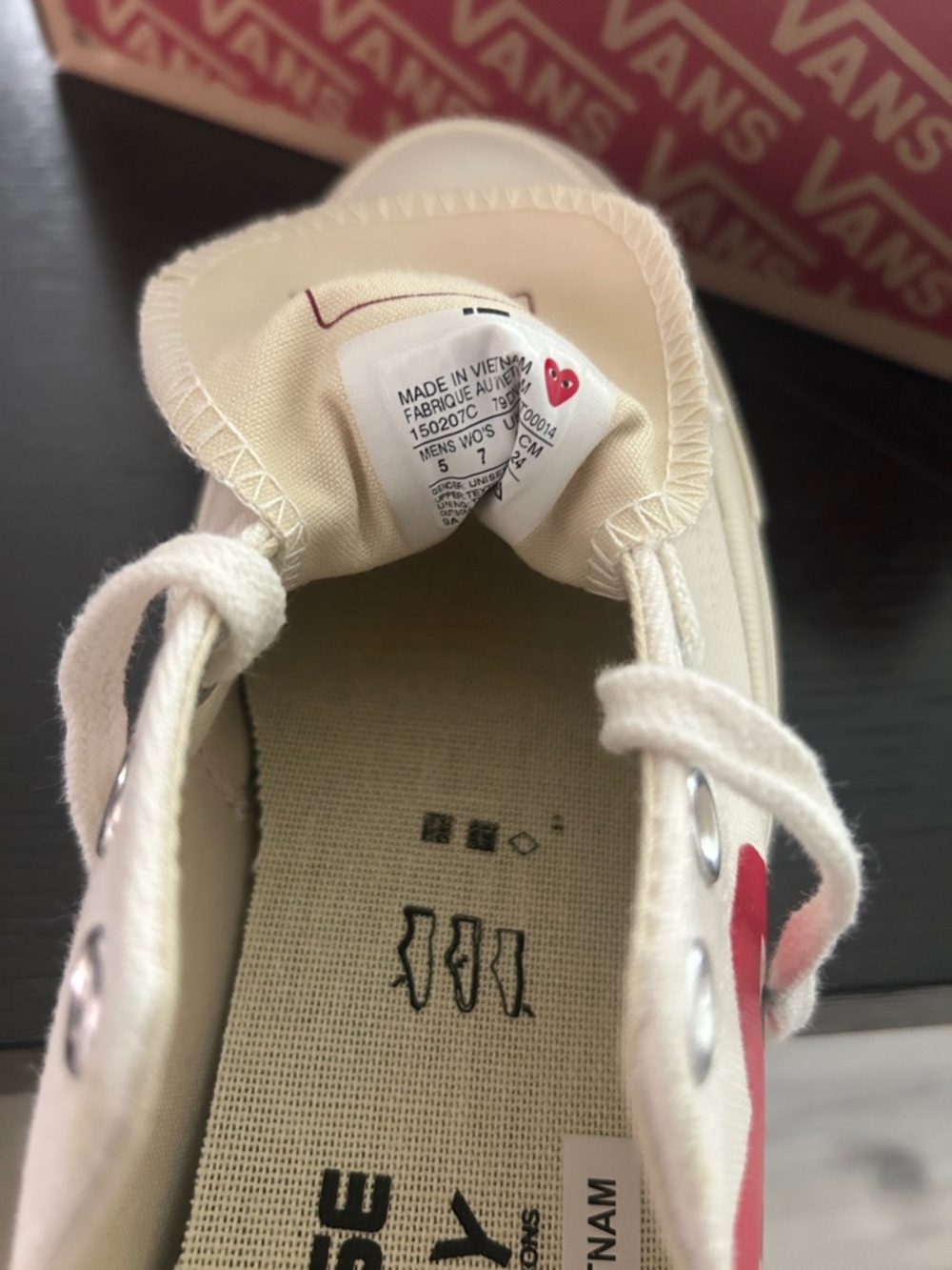 NWT Comme des garçon Play shoes - Picture 3 of 3